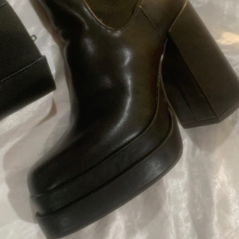 Boot (ankle) - Picture 6 of 13